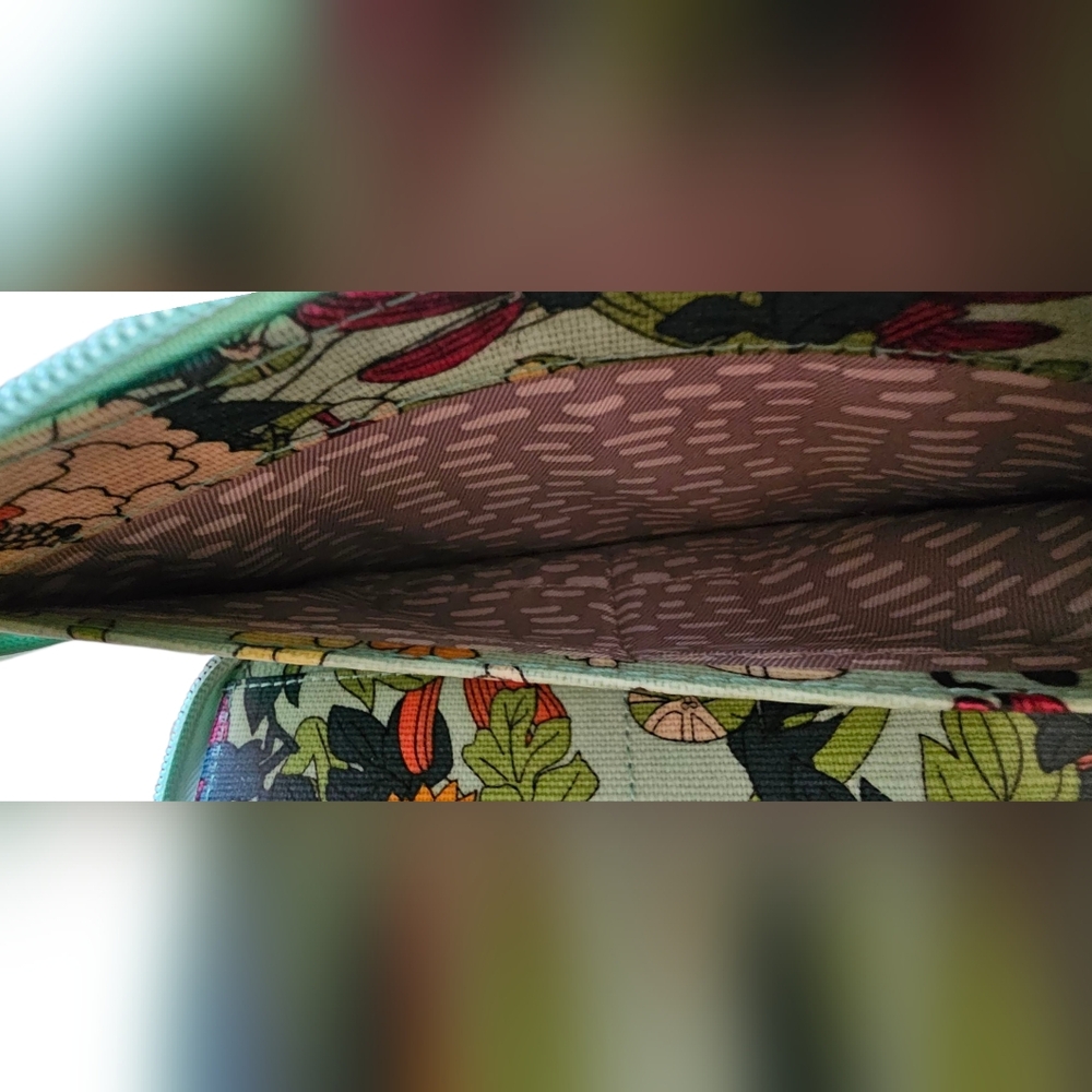 Sakroots Women's Zip Around Wallet Opens Up Completely Fun Peace Design EUC - Picture 4 of 5